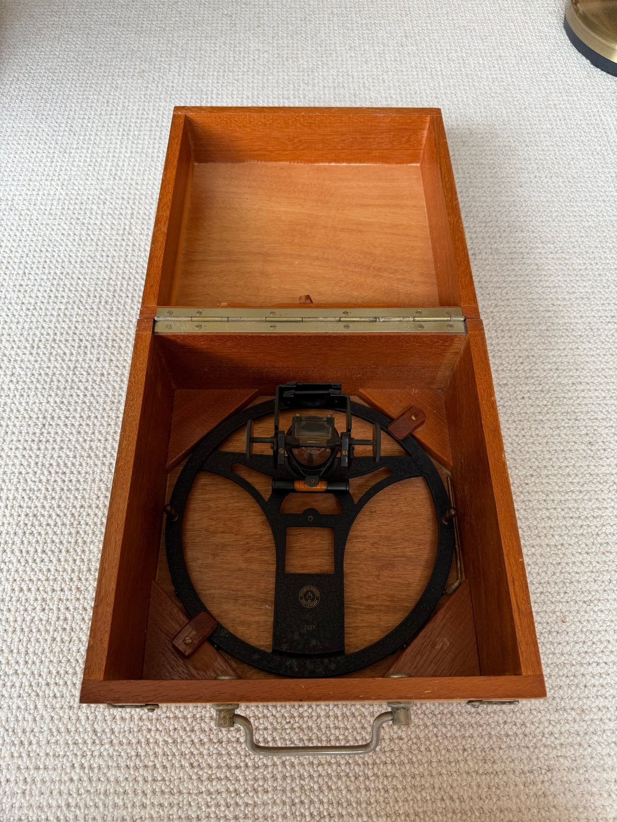 Antiek scheepskompas peilinstrument NV Observator Rotterdam, Ophalen