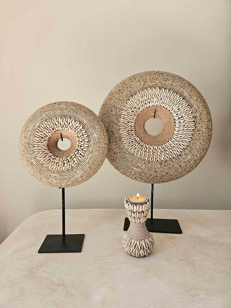 Kralen donut op standaard zand 1 uit Bali, Ophalen of Verzenden, Schelpendecoratie, Tropical home, Natuurlijk materiaal