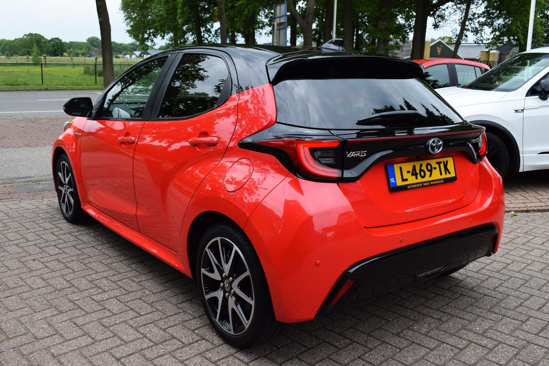 Toyota Yaris 1.5 Hybrid Launch Edition AUTOM/NAVI/ADAP-CRUIS, 450 kg, Gebruikt, 49 €/maand, 1490 cc
