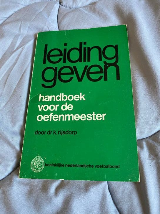 Leiding Geven - Handboek voor de oefenmeester (1968), Ophalen of Verzenden, Gelezen, Overige niveaus