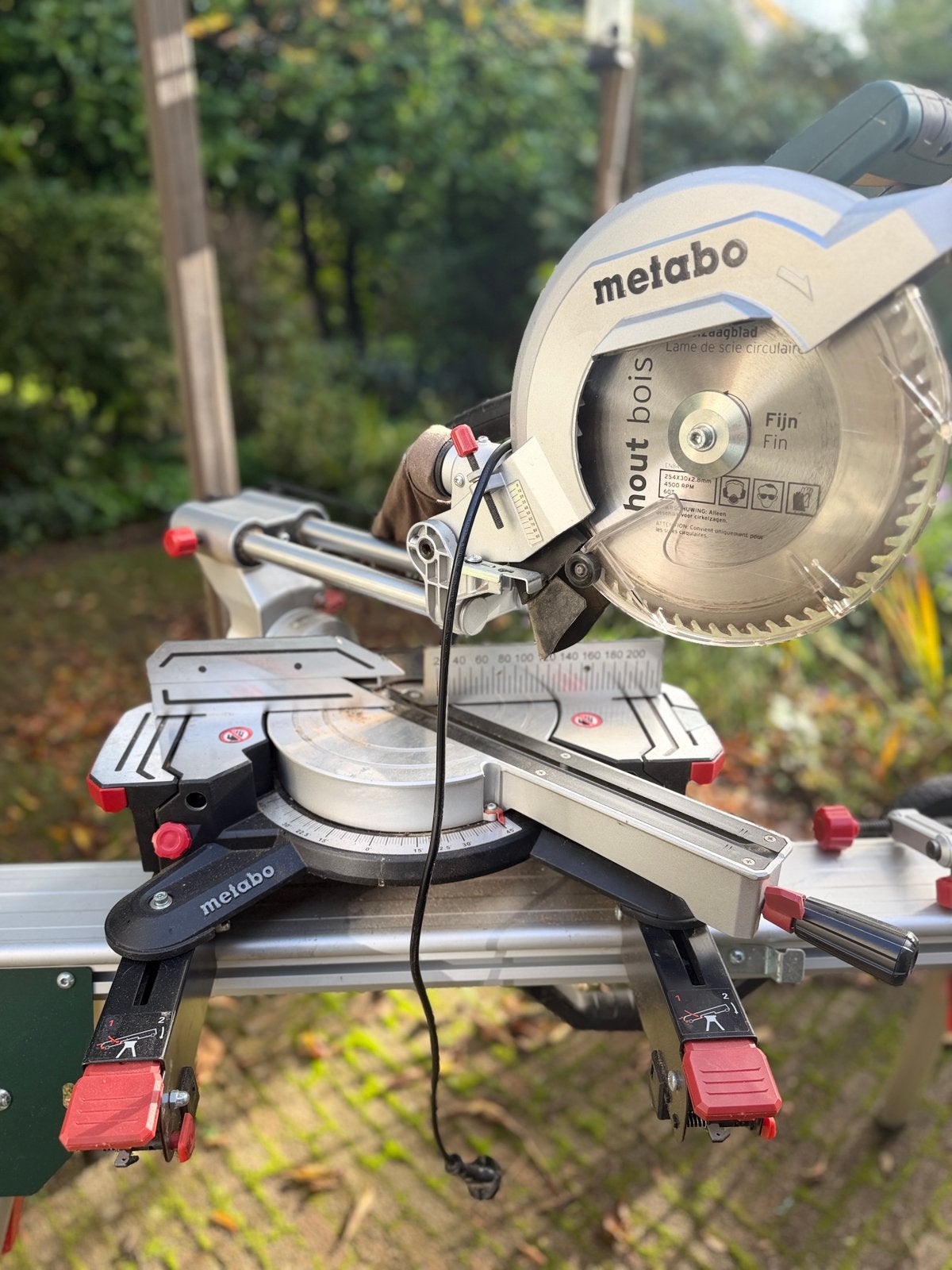 Metabo KGS 254 M Afkortzaag + Metabo KSU 251 Onderstel, Ophalen, 70 mm of meer, Zo goed als nieuw, Afkortzaag
