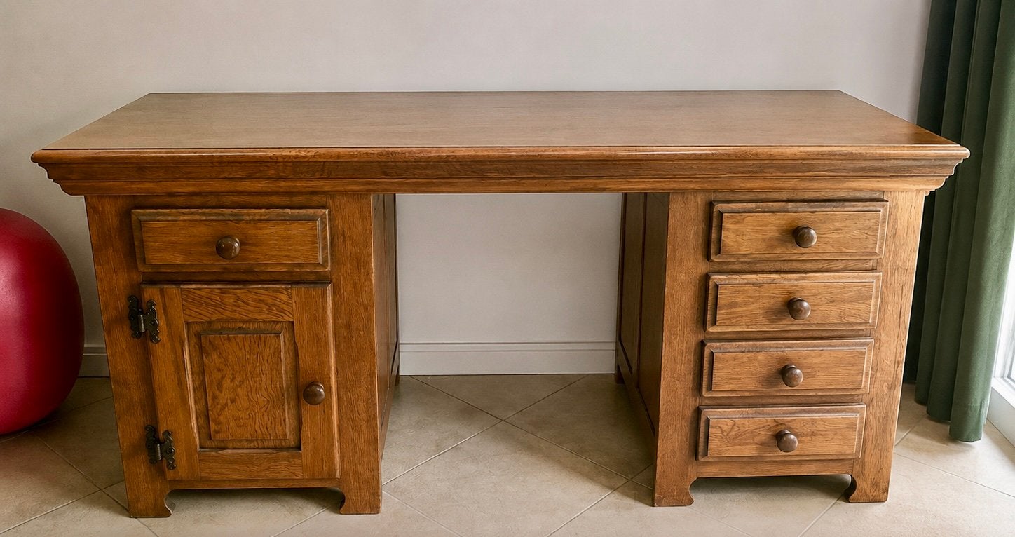 Klassiek zwaar eiken bureau – Fa. Oisterwijk, Huis en Inrichting, Ophalen, Overige typen, 62 cm, Bruin