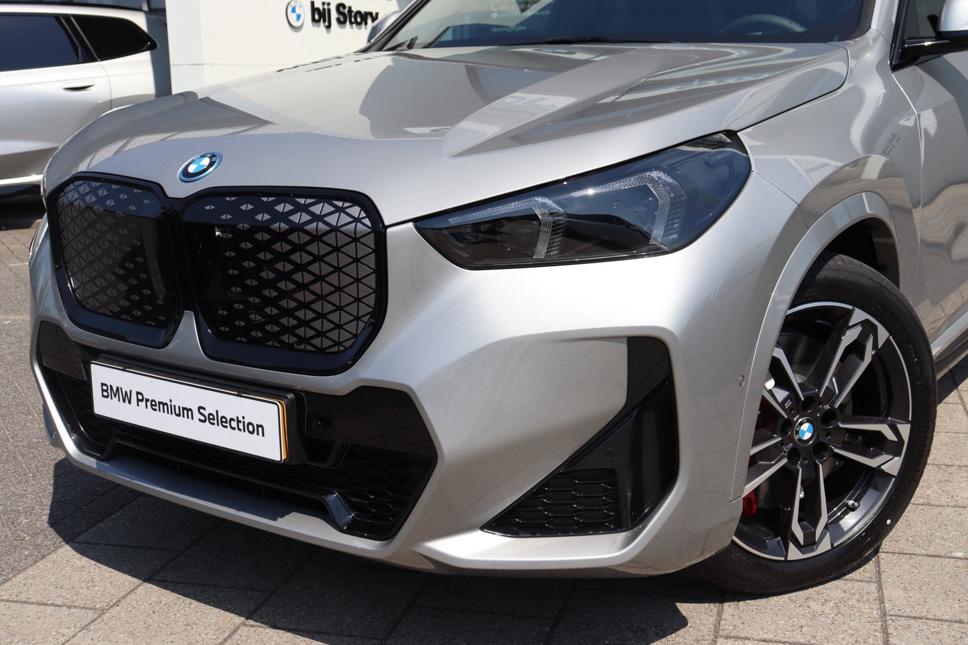 BMW iX1 eDrive20 M Sport / Trekhaak / Panoramadak / Sportsto, Auto's, Elektrische stoelverstelling, 514 km, Gebruikt, Met garantie (alle)
