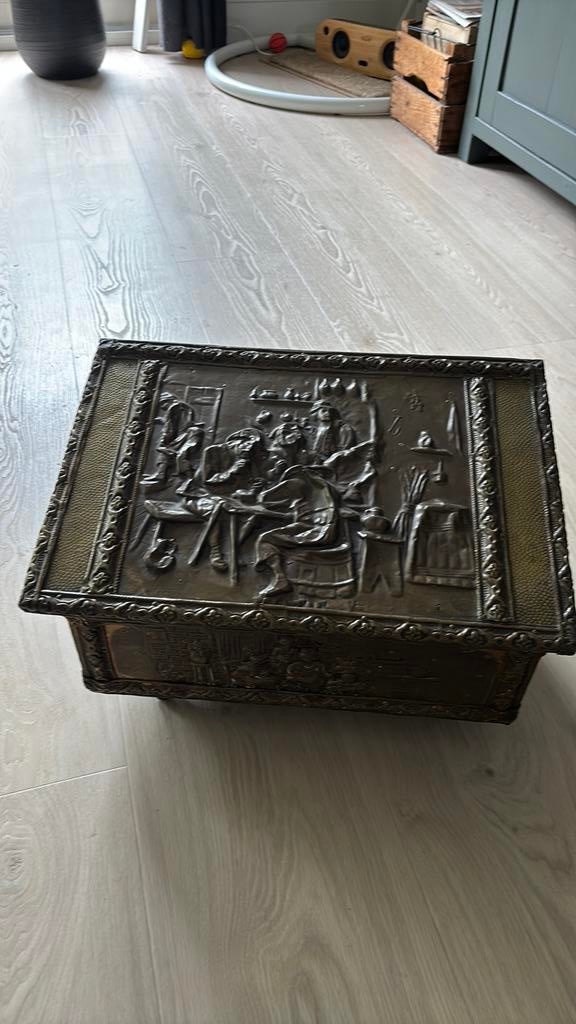 Antieke messing kolenbak / haardkist met herbergscène, Ophalen of Verzenden