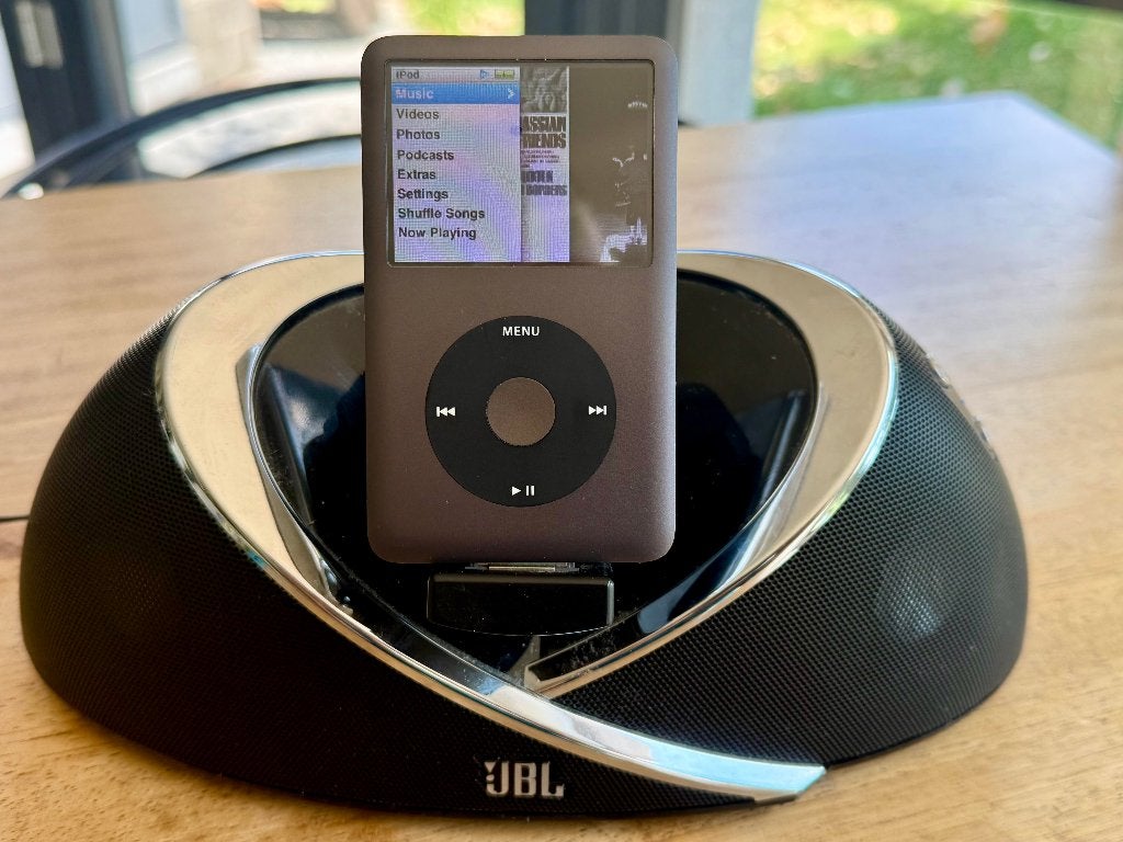 iPod Classic met JBL dock - Goede staat, Ophalen, Classic, Zwart, Zo goed als nieuw