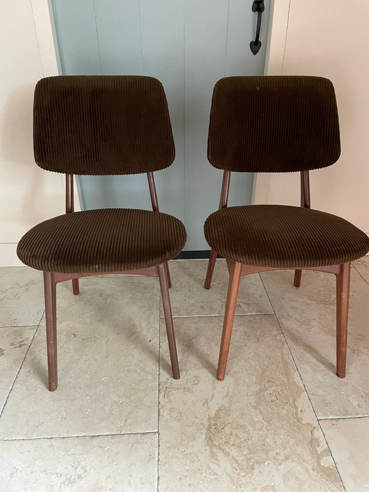 Vintage jaren 50 stoelen, 2 stuks, Ophalen, Twee, Bruin, Zo goed als nieuw