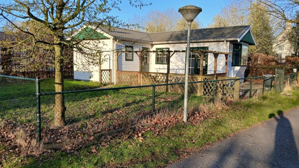 Vakantie woning incl..grond te koop
