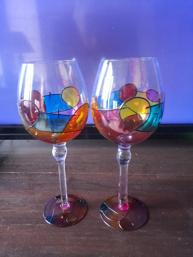 Set van 2 handgeschilderde wijnglazen, Antiek en Kunst, Ophalen of Verzenden