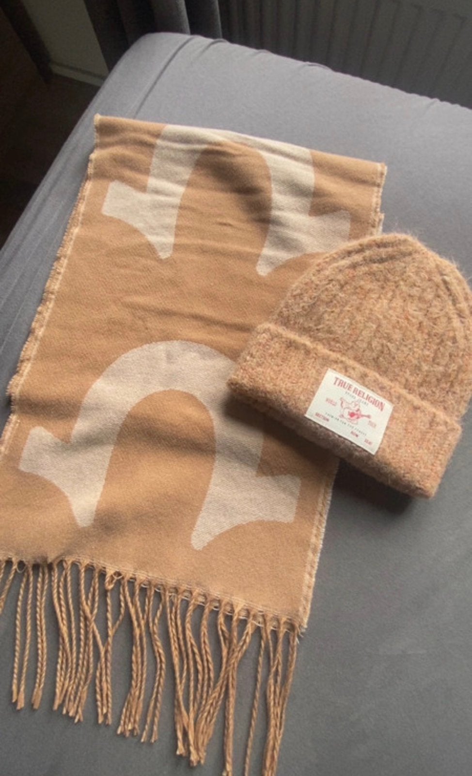 True Religion scarf & hat set, Ophalen of Verzenden, Zo goed als nieuw, Maat 38/40 (M), Muts