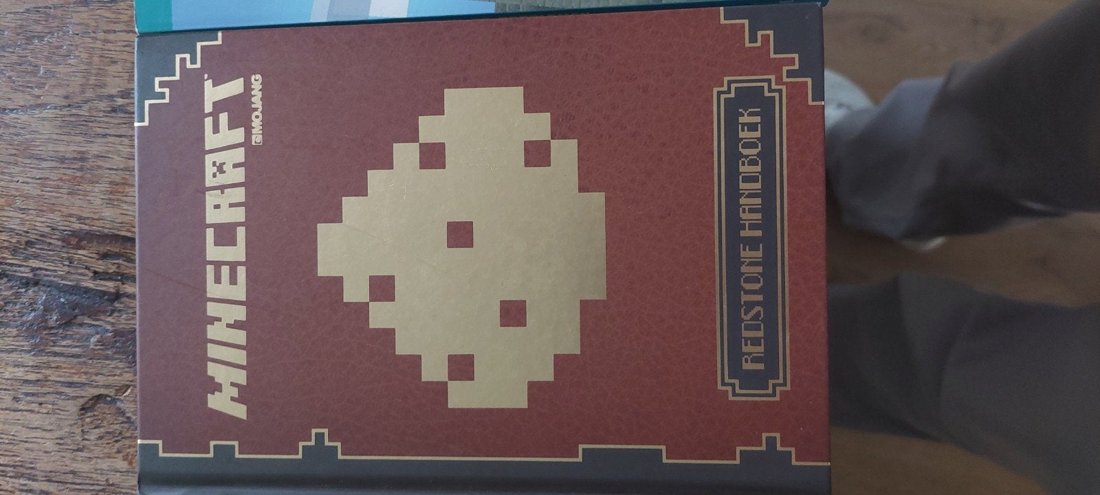 Minecraft boeken - Redstone Handboek & Schattenjagers, Boeken, Ophalen of Verzenden, Gelezen, Winter Morgan, Mojang, Fictie algemeen