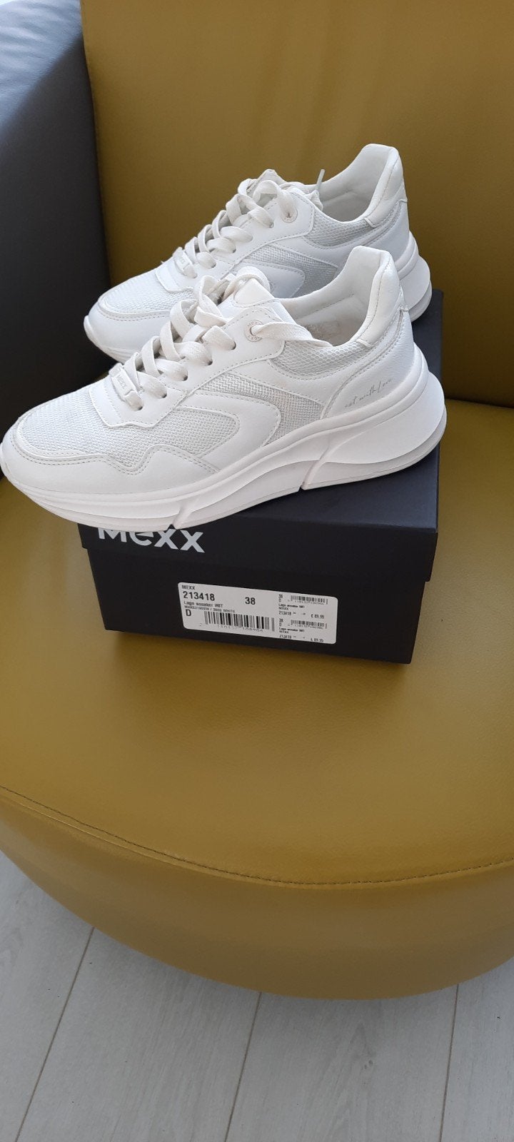 Z.g.a.n. witte MEXX leer/stof sneakers maat 38 voor 20 euro, Mexx, Wit, Ophalen of Verzenden, Sneakers of Gympen