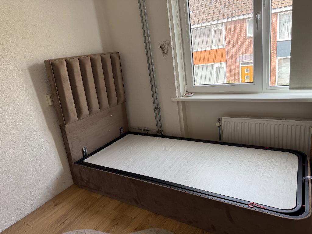 Een persoons bed met box, Huis en Inrichting, Ophalen, 90 cm, Eenpersoons, Bruin