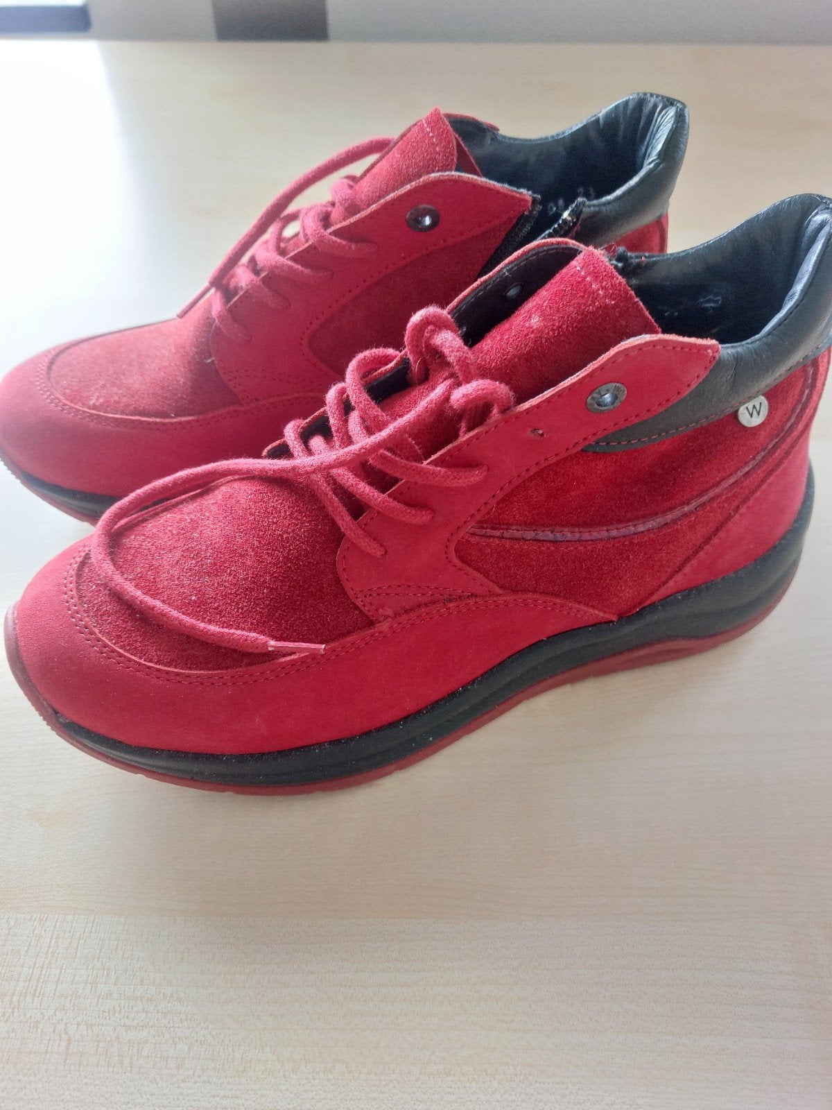 Wolky rode suède schoenen, maat 38, Ophalen of Verzenden, Zo goed als nieuw, Rood, Sneakers of Gympen