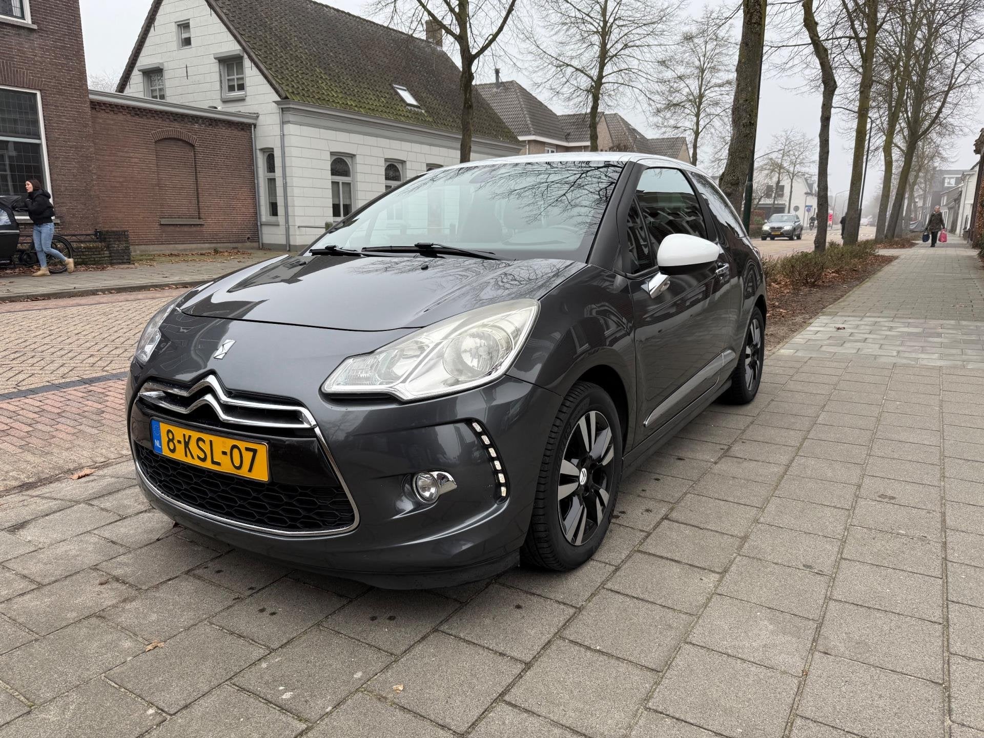 Citroen DS3 1.6 VTi So Chic AUTOMAAT EERSTE EIGENAARESE 76 Z, Auto's, 15 km/l, Gebruikt, 4 cilinders, 1064 kg