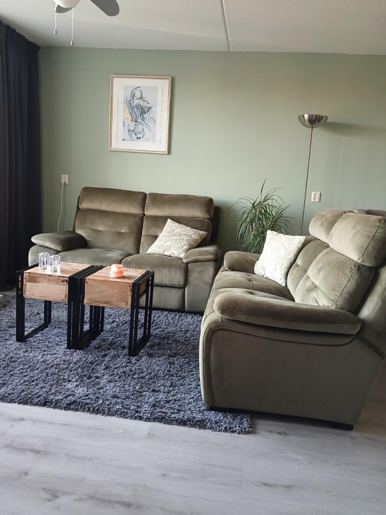Twee olijfgroene 2,5-zits banken, Gebruikt, Driepersoons, 75 tot 100 cm, Ophalen of Verzenden