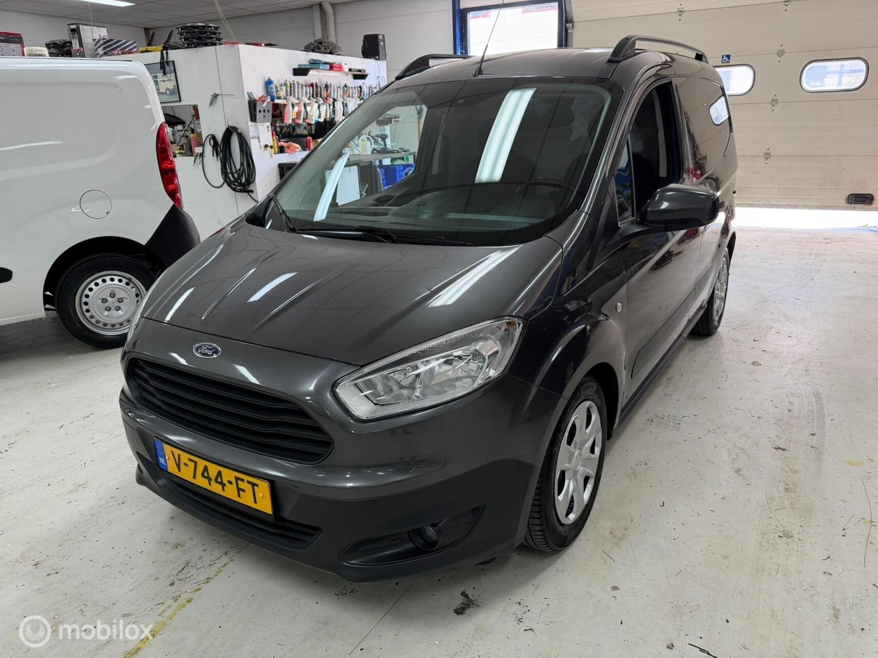 Ford Transit Courier 1.5 TDCI Airco Cruise, Auto's, Bestelauto's, Euro 6, 4 cilinders, Origineel Nederlands, Bedrijf
