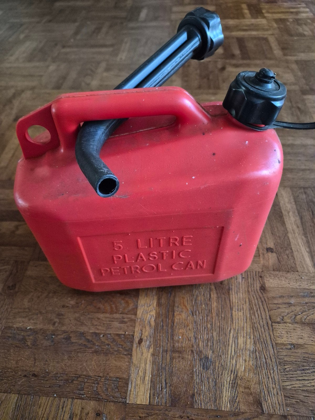 Rode plastic jerrycan - 5 liter benzineblik, Ophalen