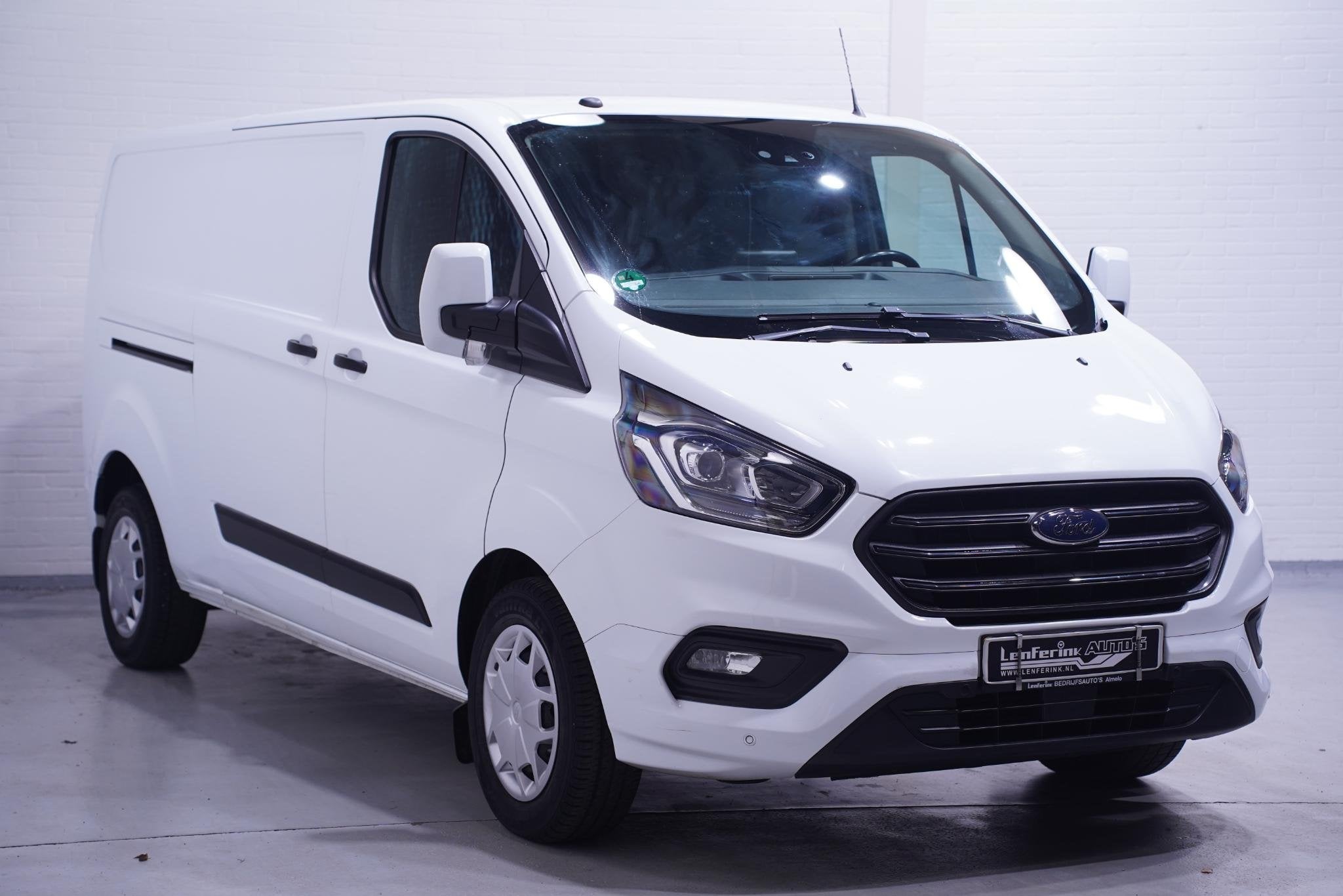 Ford Transit Custom 2.0 TDCI 130 pk L2H1 Trend Airco, Camera, Auto's, Voorwielaandrijving, Gebruikt, 4 cilinders, 2800 kg