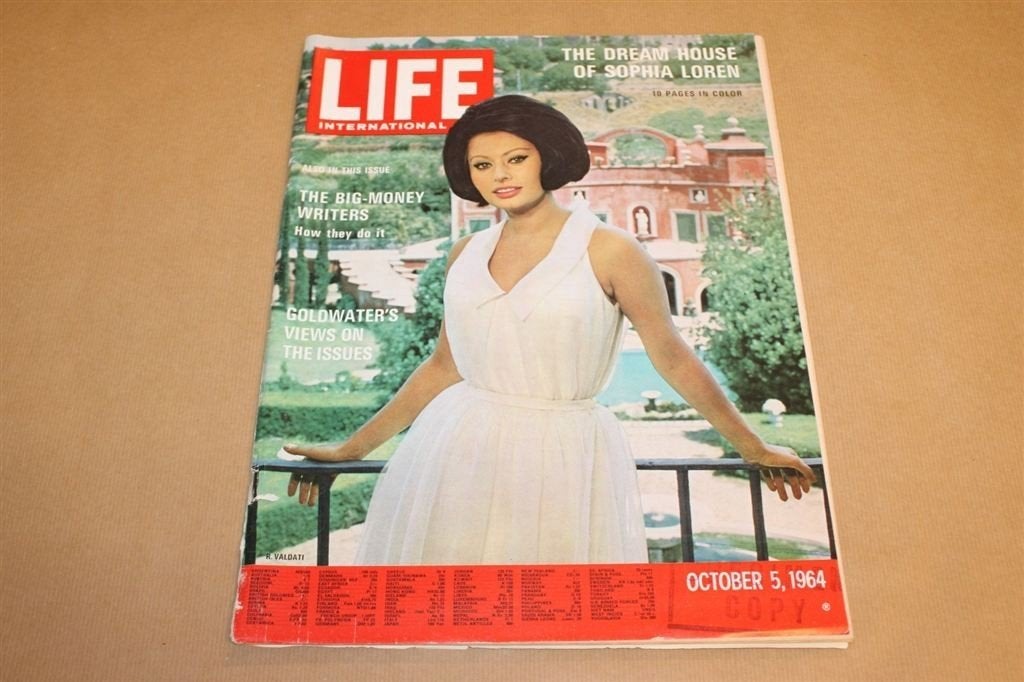 Magazine - Life - 1964 - Met Sophia Loren, Ophalen of Verzenden, Zo goed als nieuw, Muziek, Film of Tv