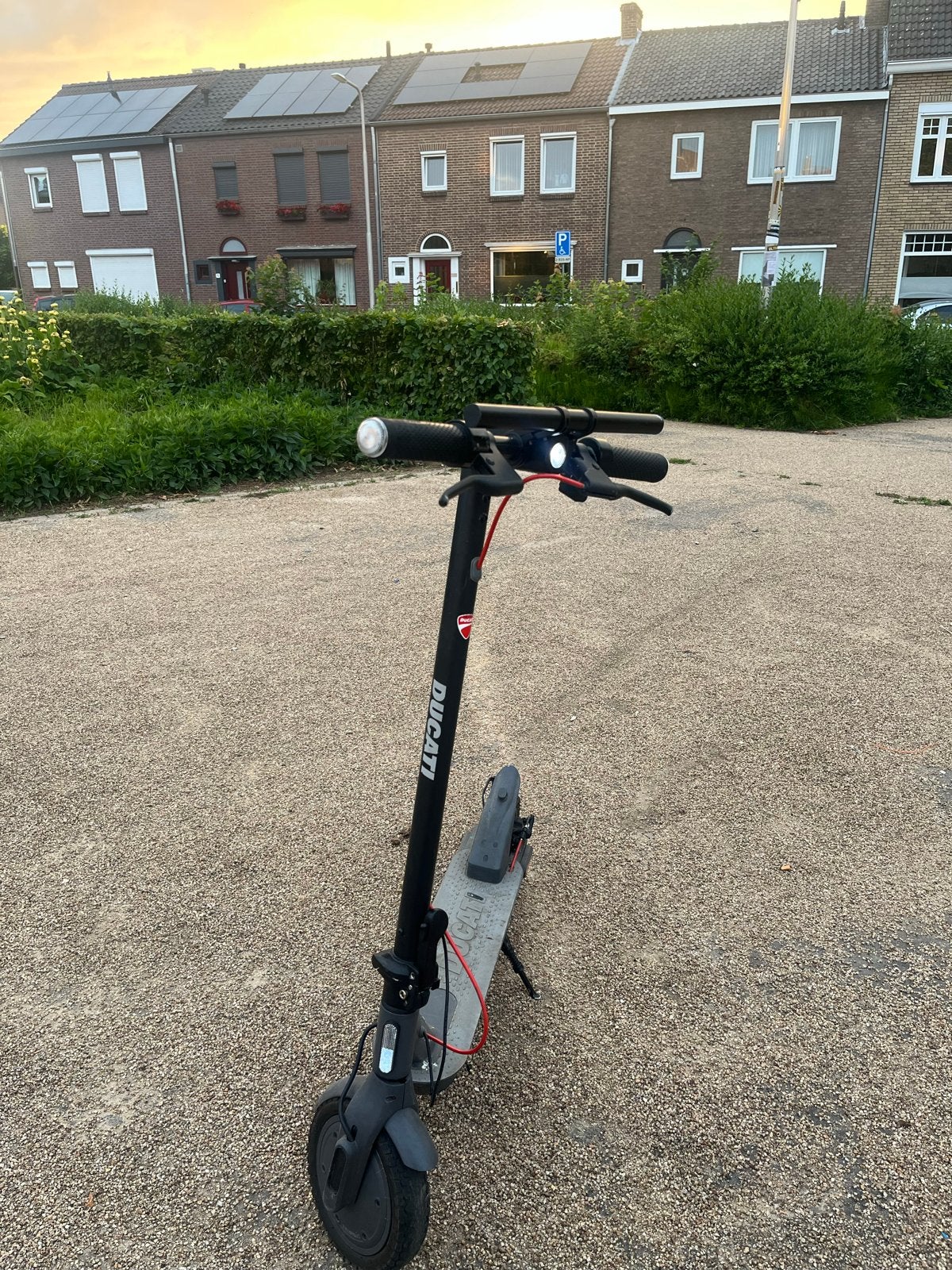 Ducati elektrische step (E-scooter), Ophalen, Zo goed als nieuw, Elektrische step (E-scooter)