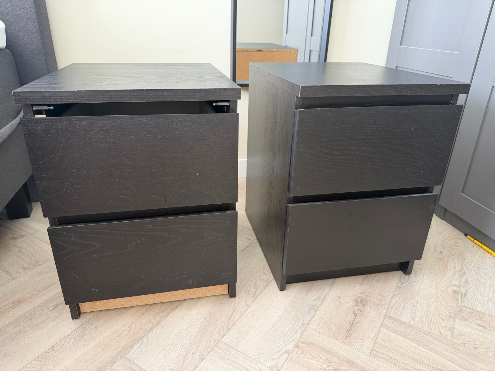 Twee zwarte MALM nachtkastjes, Ophalen, Gebruikt, Minder dan 45 cm, 55 tot 70 cm