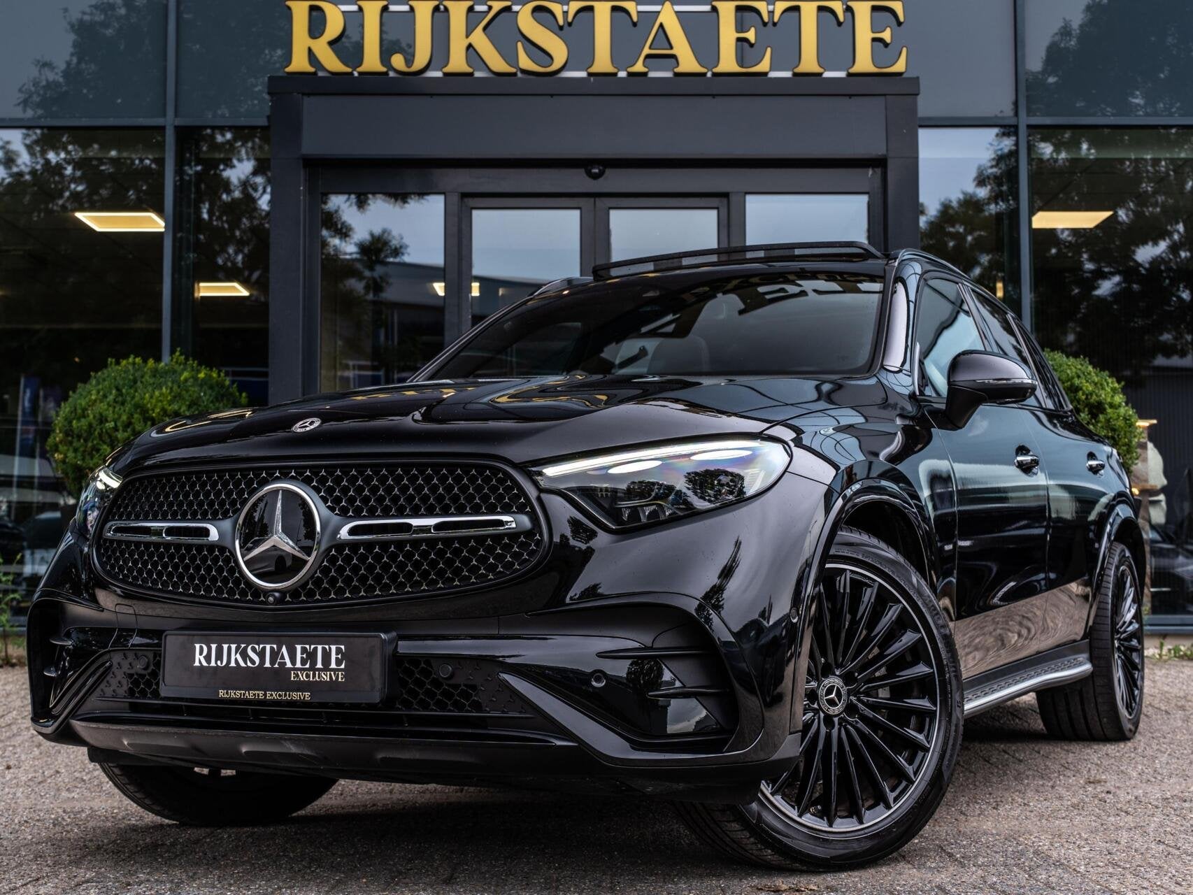 Mercedes GLC-klasse 400e 4MATIC AMG Line|PANO|BURMESTER|4WS, Auto's, Automaat, Dealer onderhouden, Gebruikt, Euro 6