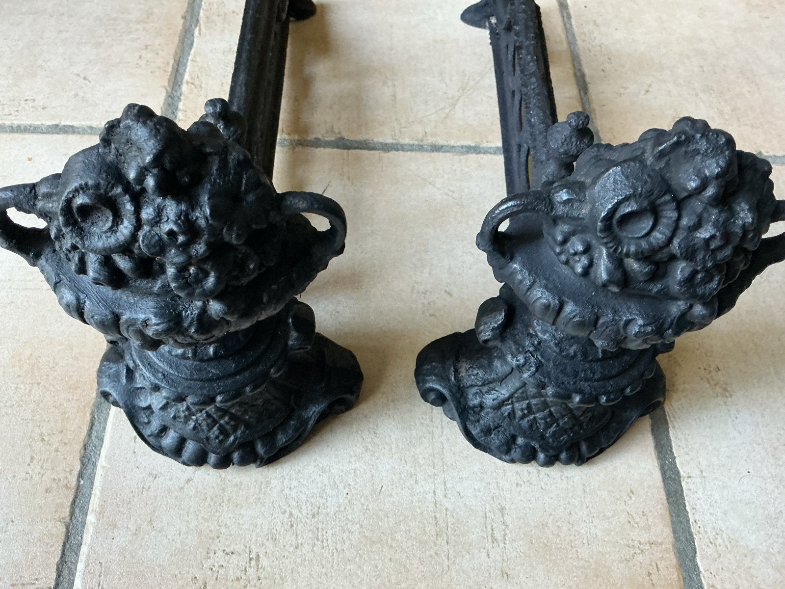 Antieke gietijzeren haardbokken met leeuwenkoppen, Ophalen, Gebruikt, Vrijstaande haard, Houthaard