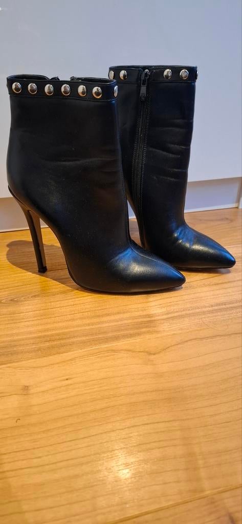 Prachtige zwarte enkellaarsjes met studs van Raid, Kleding | Dames, Schoenen, Verzenden, Zwart, Lage of Enkellaarzen, Zo goed als nieuw