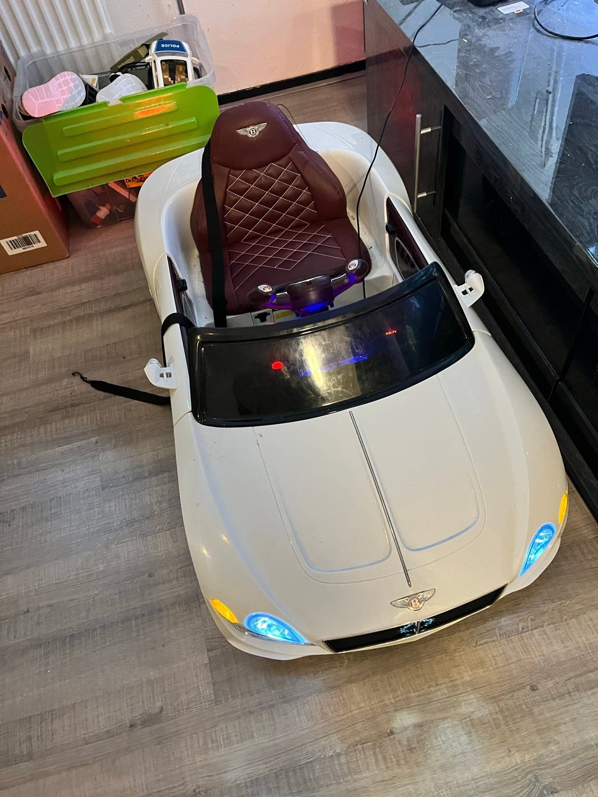 Elektrische kinderauto Bentley, wit, Kinderen en Baby's, Speelgoed | Speelgoedvoertuigen, Ophalen, Gebruikt