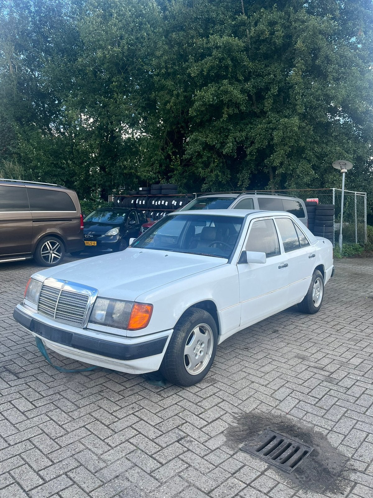 MERCEDES 250 D belastingvrij W124 en donorauto erbij!!, foto 2