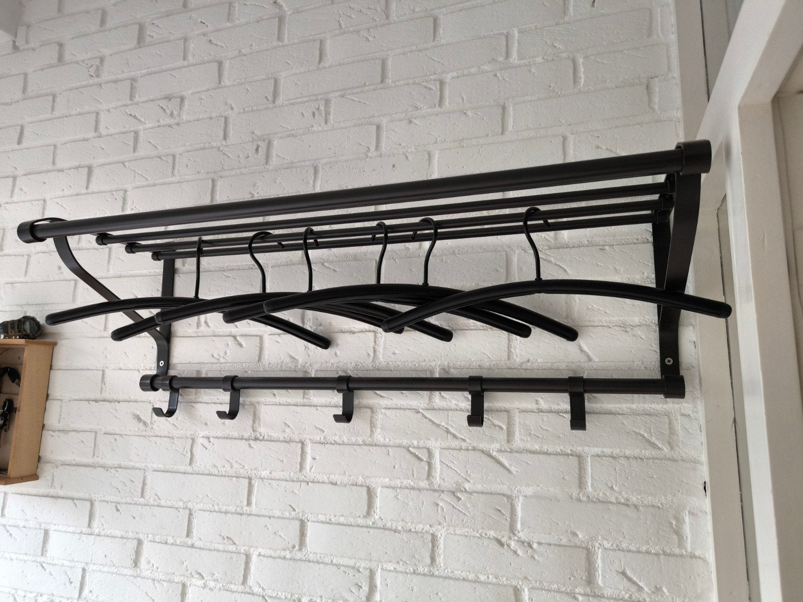 Stoere zwarte wandkapstok (industrieel) + 5 hangers, Huis en Inrichting, Woonaccessoires | Kapstokken, Wandkapstok, Ophalen of Verzenden