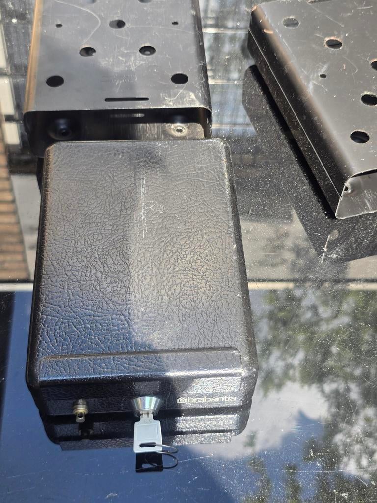 Brabantia kluisje met sleutel en 2 houders Auto caravan boot, Ophalen of Verzenden, Gebruikt, Brandkast