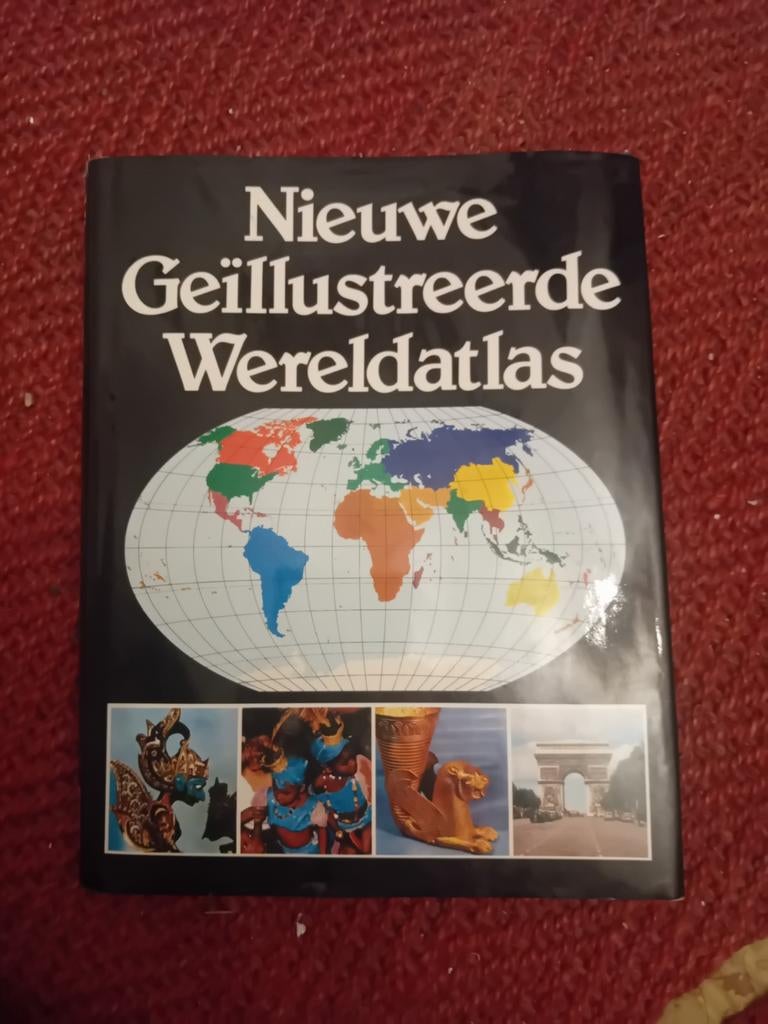 Nieuwe Geïllustreerde Wereldatlas uit 1981, Overige atlassen, Ophalen of Verzenden, Zo goed als nieuw, Wereld