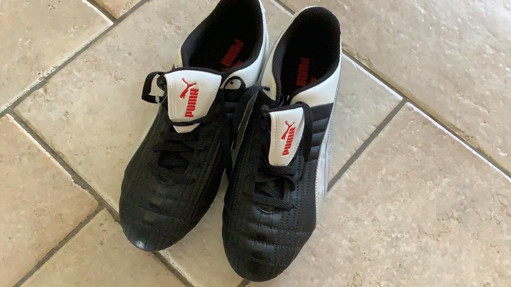 Puma Voetbalschoenen nieuw mt 42,5, Ophalen of Verzenden, Zo goed als nieuw, Buitenlandse clubs