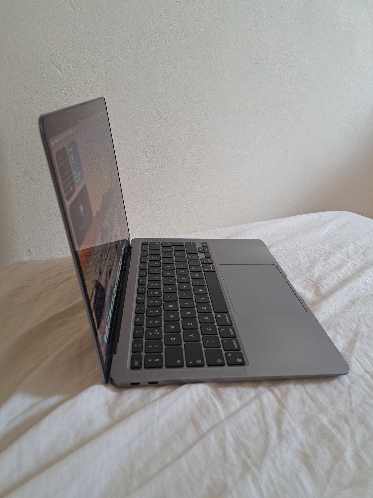 macbook air m1 8gb ram 256gb ssd met doos en lader, Ophalen, 256 GB, Qwerty, 8 GB