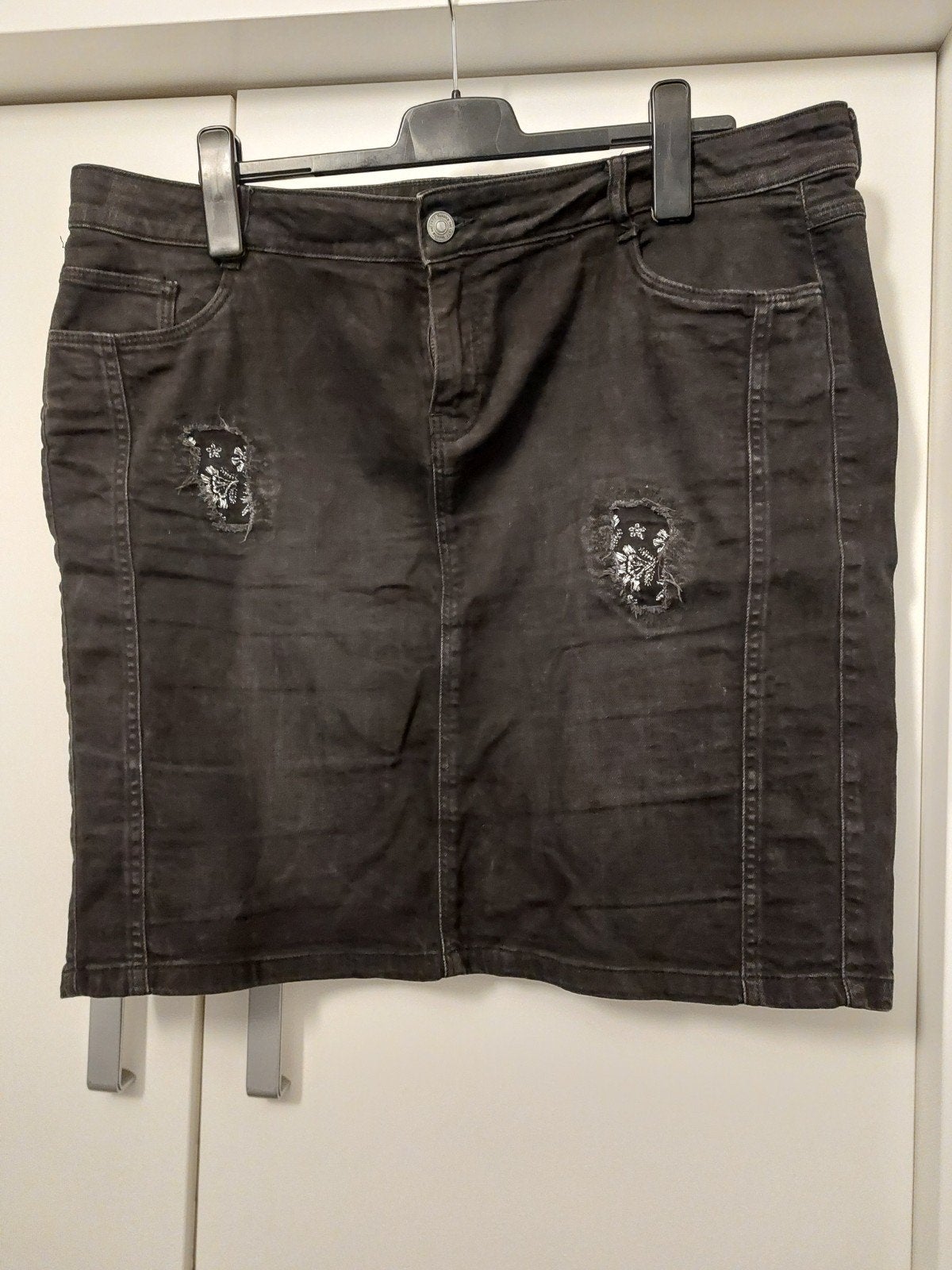 Zwart Spijkerrokje maat 46, Kleding | Dames, Maat 46/48 (XL) of groter, Ophalen of Verzenden, Zo goed als nieuw, Knielengte