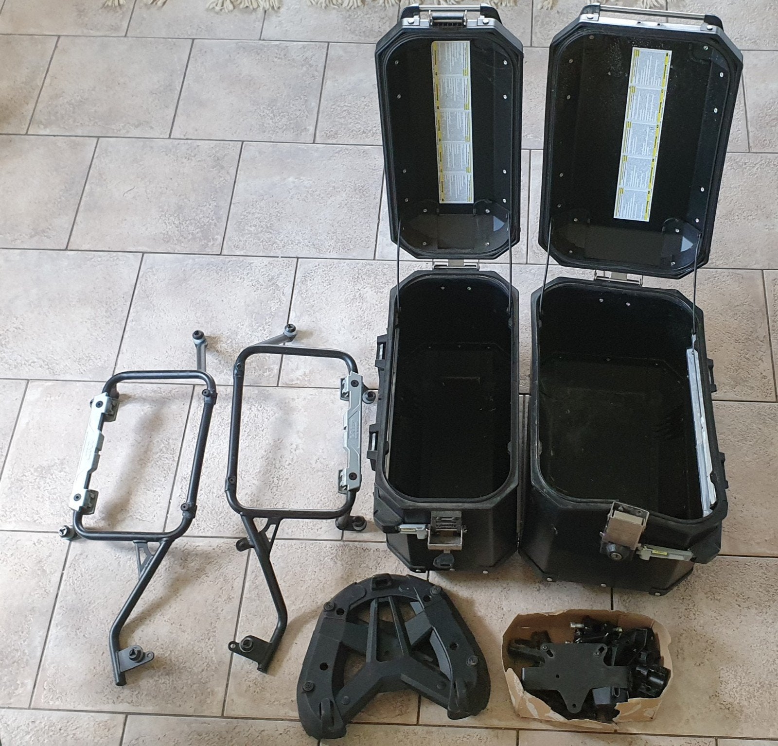 Triumph tiger rally pro 900 2019 koffers koffer rek.

Bescha, Motoren, Ophalen of Verzenden