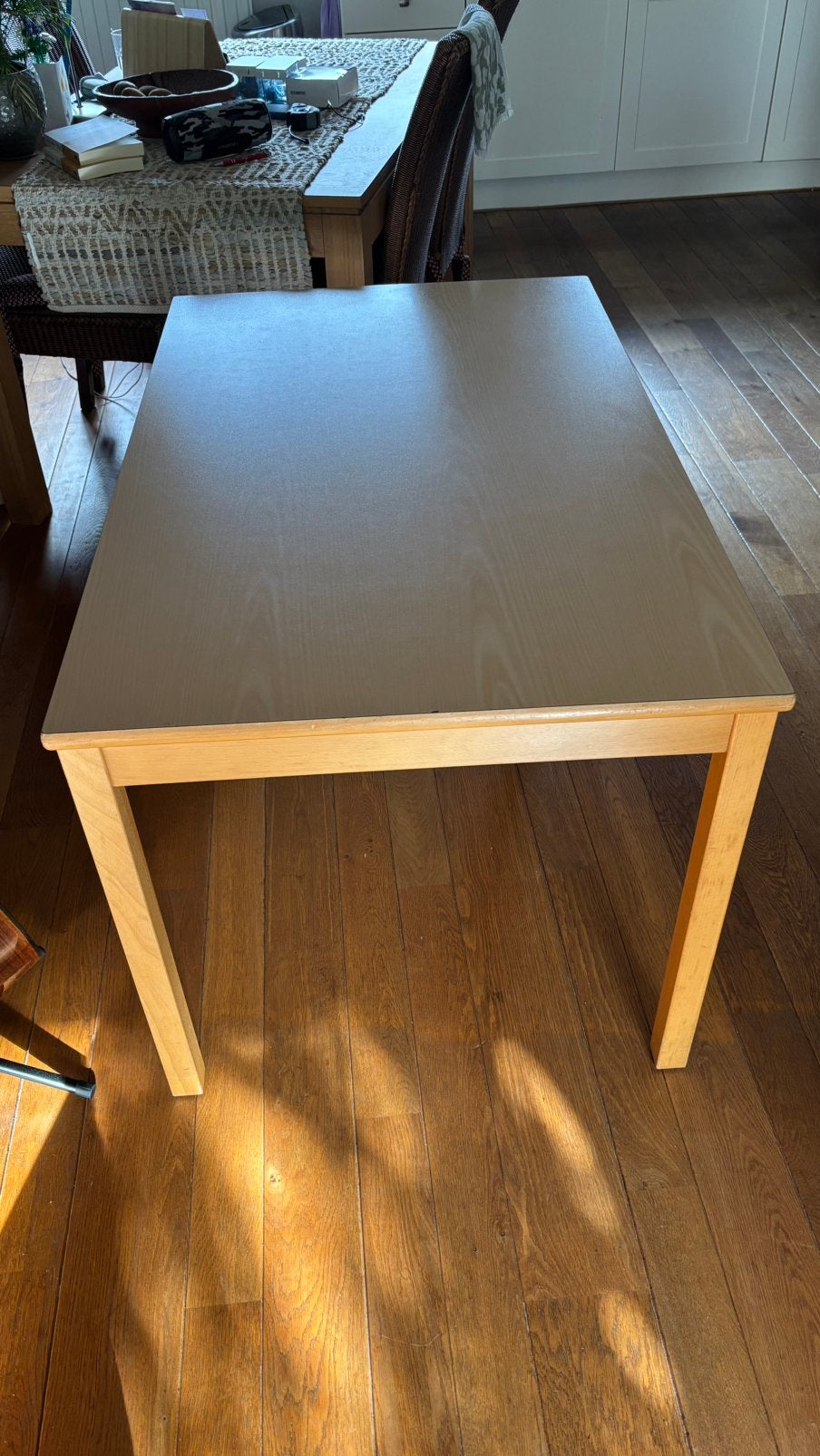 Gratis : robuuste schooltafel 121x76, Ophalen, Gebruikt, Hout, Overige typen