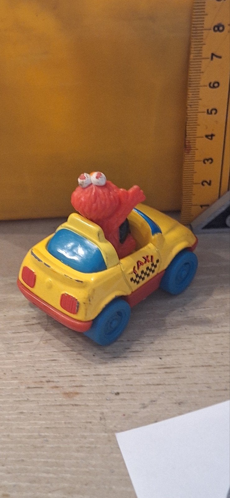 Elmo in auto poppetje Sesamstraat (111026), Verzamelen, ., Ophalen of Verzenden, Zo goed als nieuw, Matchbox tyco