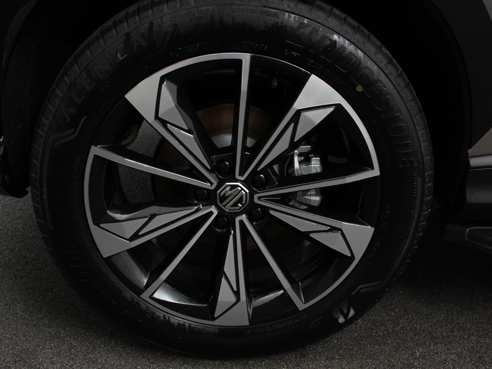 MG HS 1.5 PHEV Luxury Automaat SOH 94% Navigatie Apple Carpl, Auto's, Stof, Gebruikt, Overige modellen, 4 cilinders