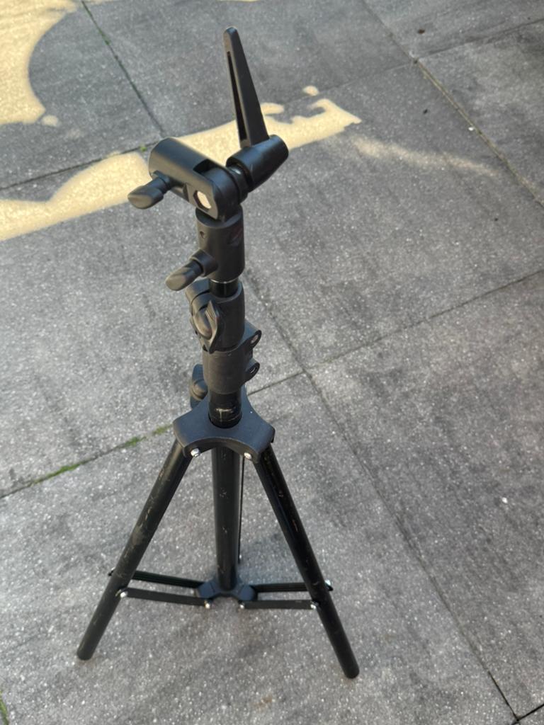 Compact en verstelbaar statief voor camera of lamp, Gebruikt, Minder dan 150 cm, Met balhoofd, Ophalen of Verzenden