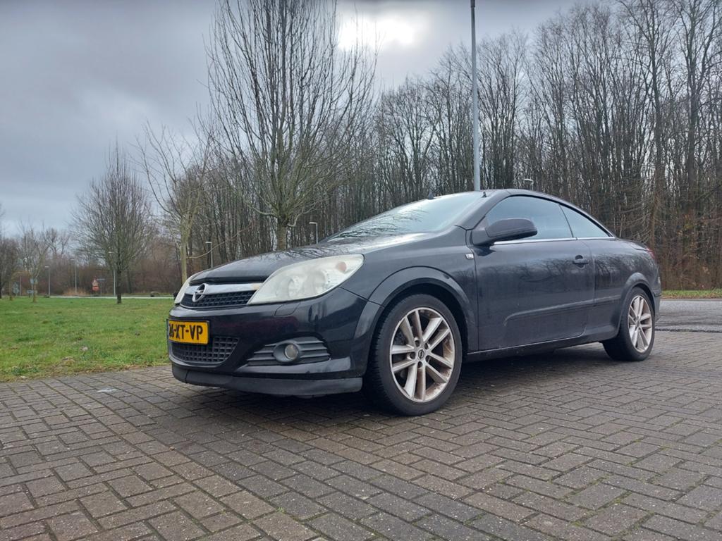 Cabrio -> Opel Astra Twin Top !!!, 4 cilinders, Cabriolet, 4 stoelen, 1796 cc