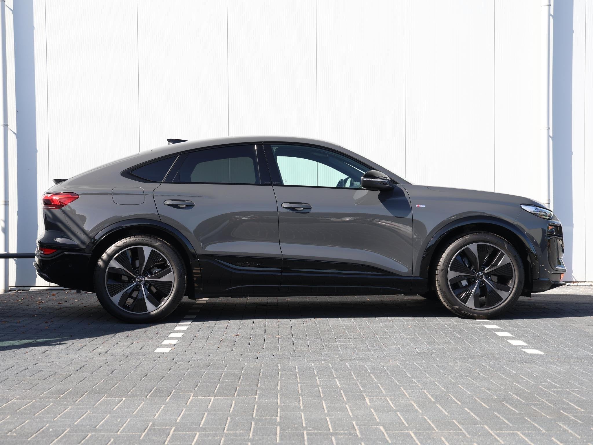 Audi Q6 Sportback e-tron S edition performance 100 kWh | Ele, Auto's, Automaat, Gebruikt, 2000 kg, Leder en Stof