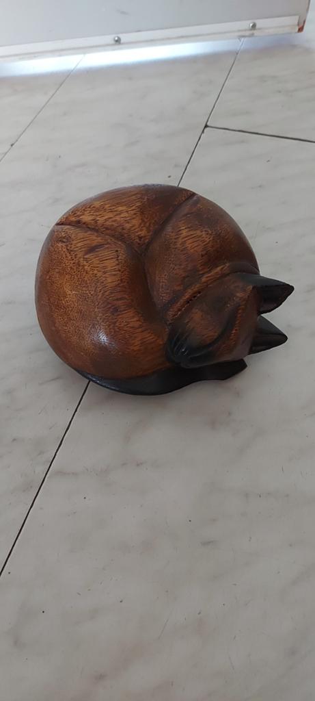 Handgesneden massief houten slapende Siamese kat, Ophalen, Gebruikt, Hout