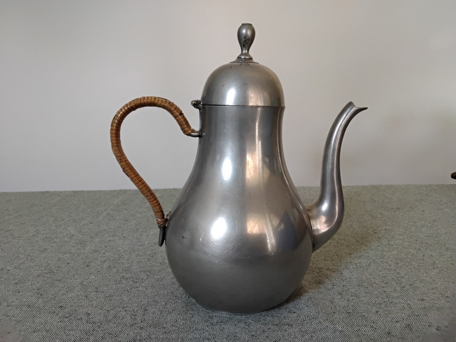 Mooie tinnen koffiekan met rieten handvat, Antiek en Kunst, Ophalen of Verzenden