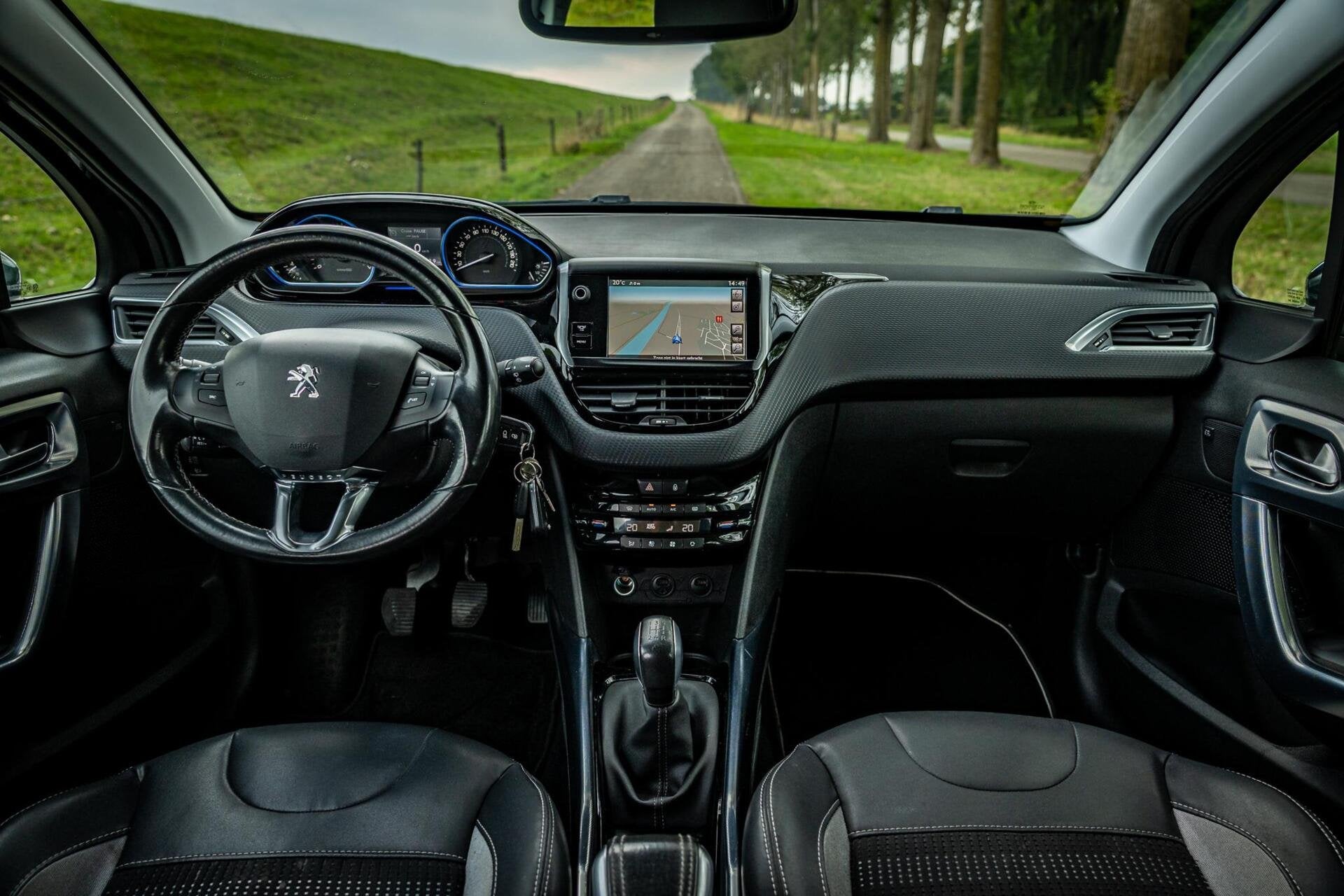 Peugeot 2008 1.6 VTi Première | JBL |Nap |Trekhaak |Navi, Voorwielaandrijving, Euro 5, Gebruikt, 4 cilinders
