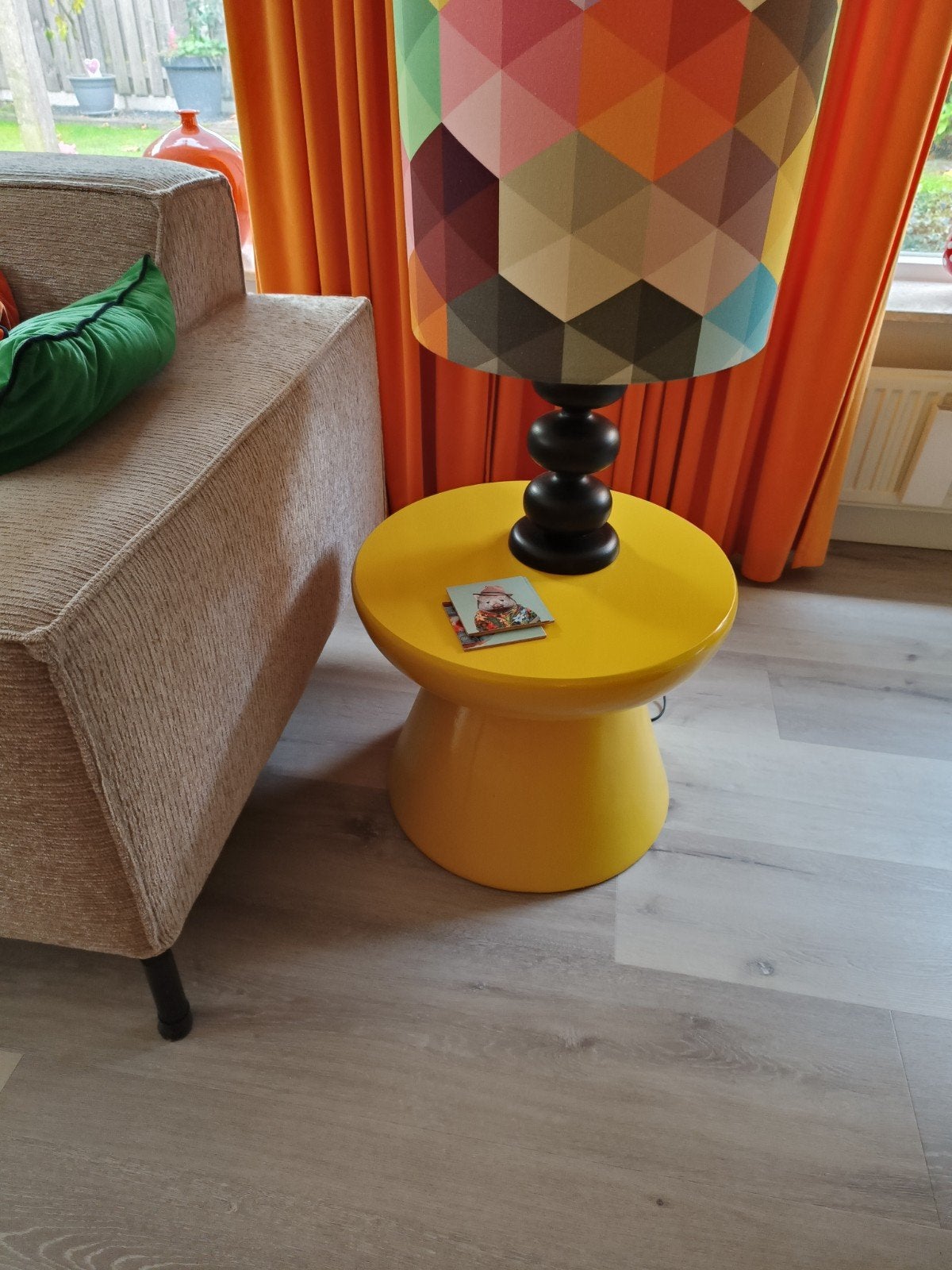 Mooie gele bijzettafel, design look, Overige materialen, Gebruikt, Rond, Ophalen