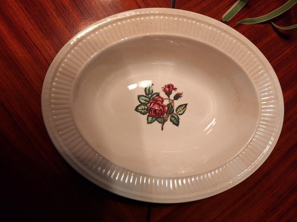 Wedgwood Moss Rose, Ophalen of Verzenden, Zo goed als nieuw, Aardewerk, Schaal of Schalen