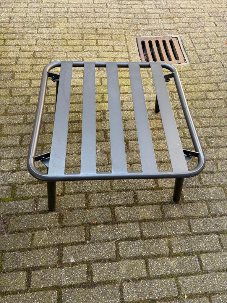 Compact tuinbankje / bijzettafel metaal, Caravans en Kamperen, Ophalen, Zo goed als nieuw