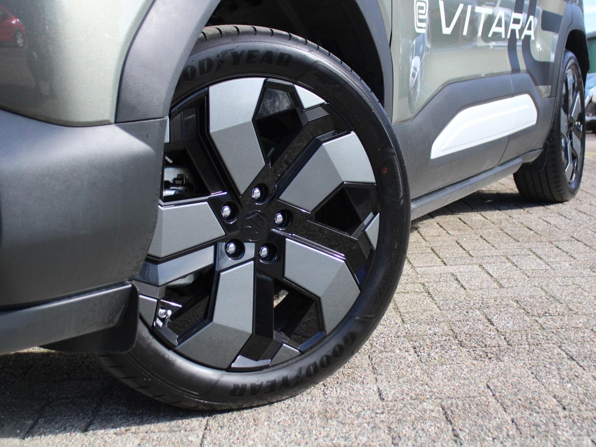 Suzuki e VITARA Style 61 kWh Elektrische Bestuurdersstoel, S, Auto's, Suzuki, 12 maanden, Gebruikt, 750 kg, 61 kWh